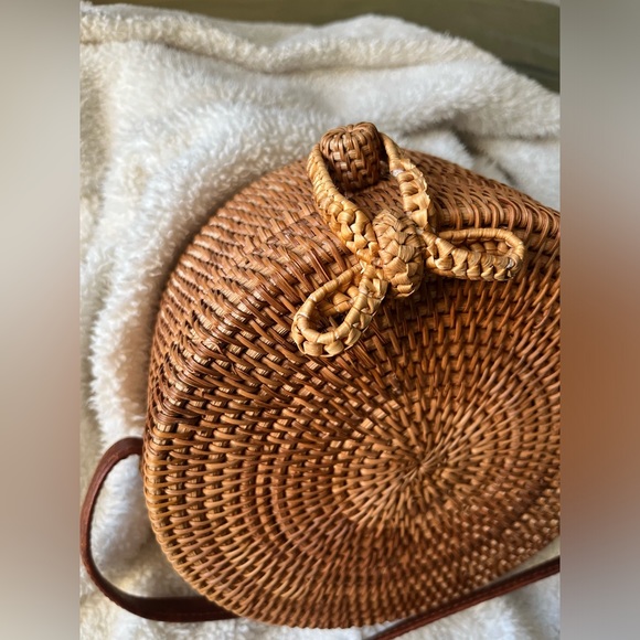 Round Ratan Bag - Picture 2 of 5